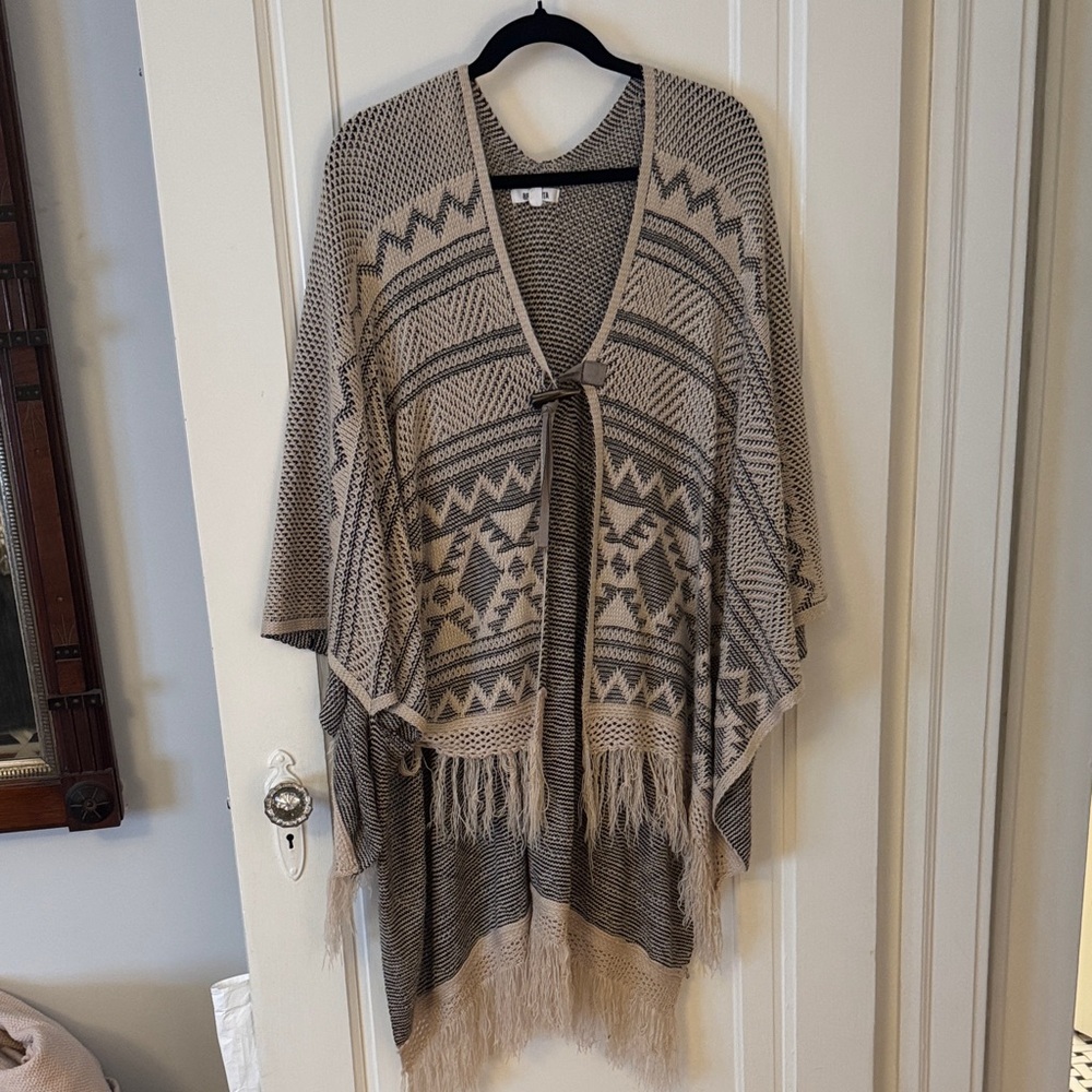 BB Dakota Beige and Black Patterned Poncho